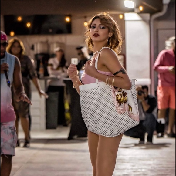 The roomy large leather tote - Picture 1 of 13